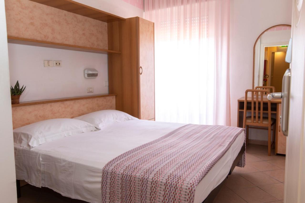 Hotel Holland Rimini Exteriör bild