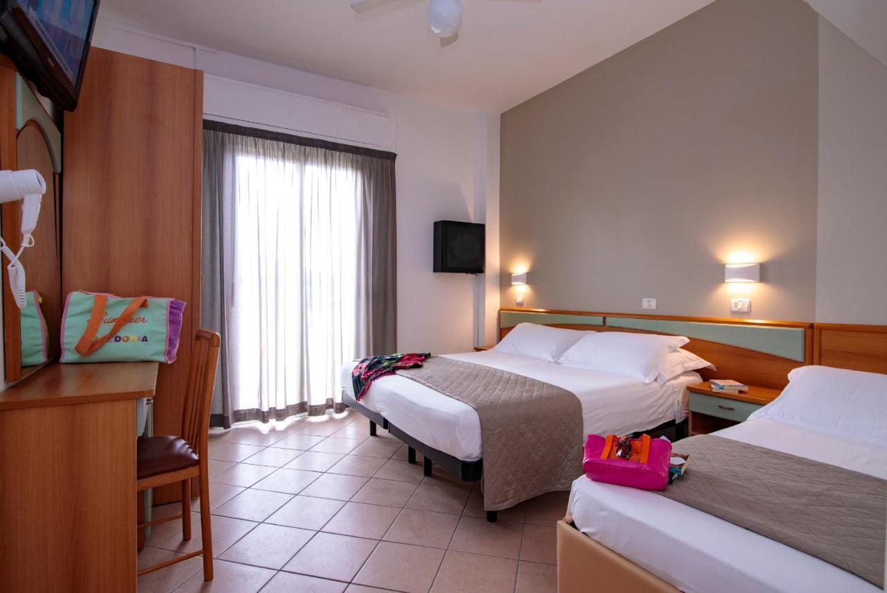 Hotel Holland Rimini Exteriör bild