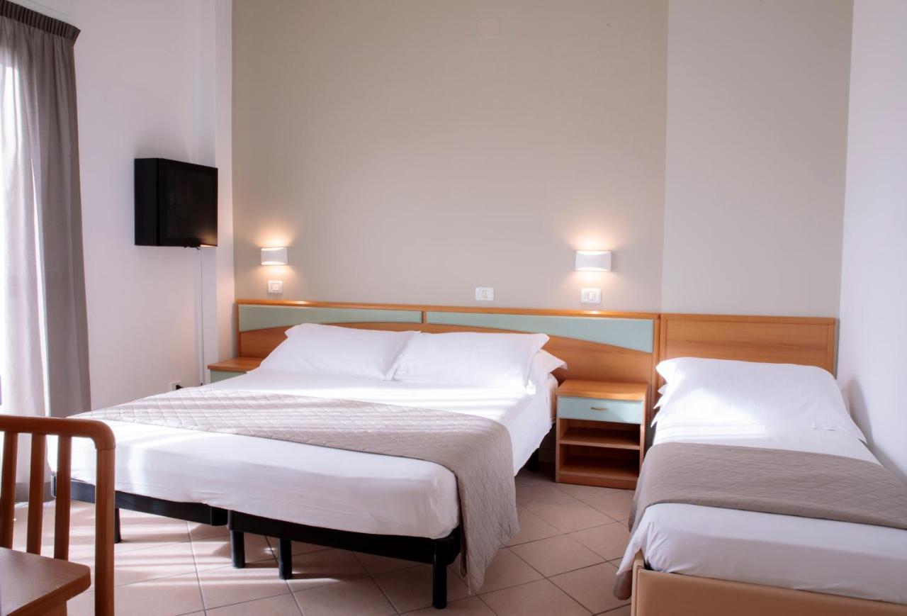 Hotel Holland Rimini Exteriör bild