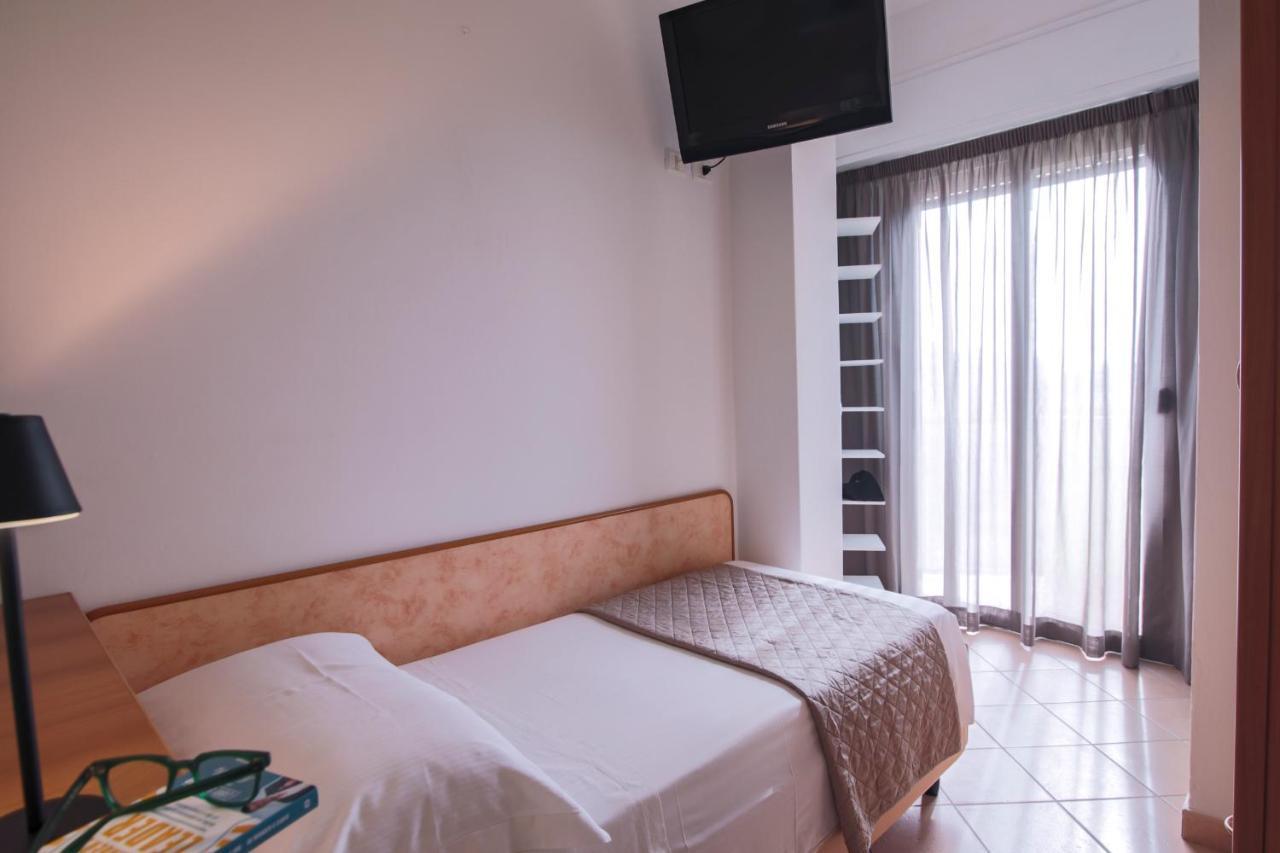 Hotel Holland Rimini Exteriör bild