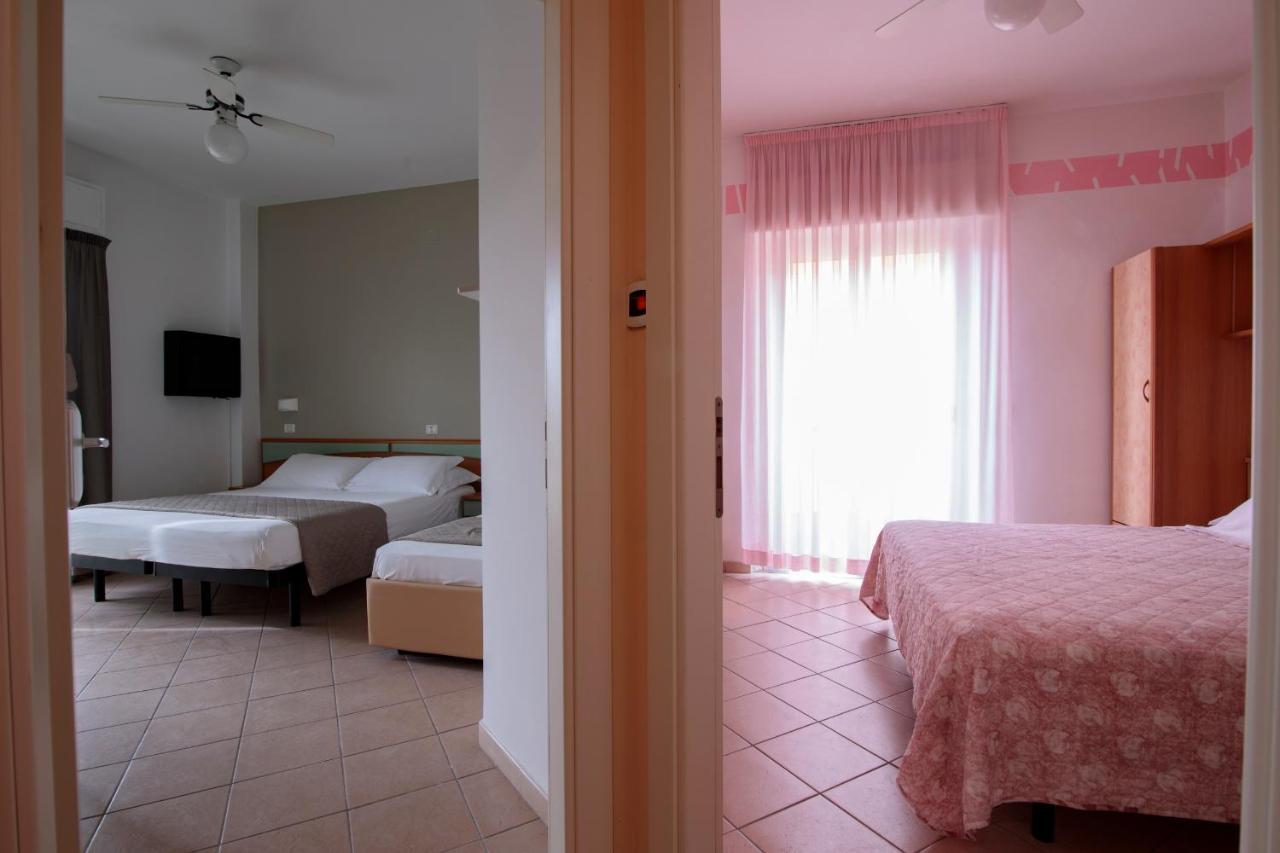 Hotel Holland Rimini Exteriör bild